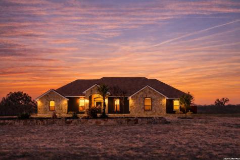 201 Abrego Lake Floresville TX 78114
