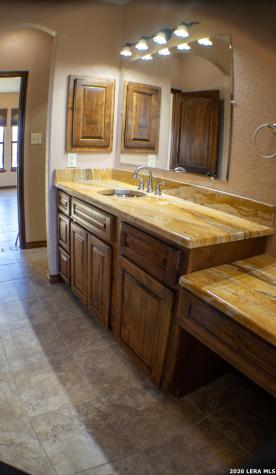 201 Abrego Lake Floresville TX 78114