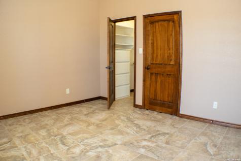 201 Abrego Lake Floresville TX 78114