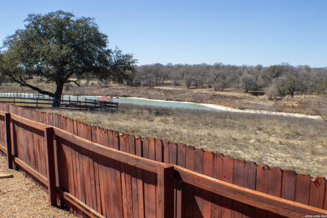 201 Abrego Lake Floresville TX 78114