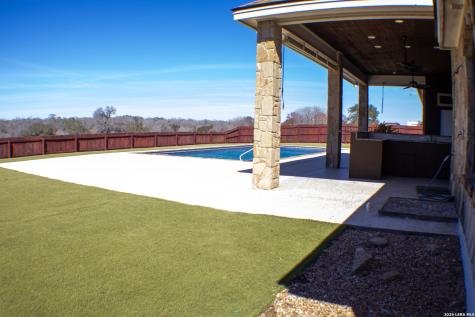 201 Abrego Lake Floresville TX 78114