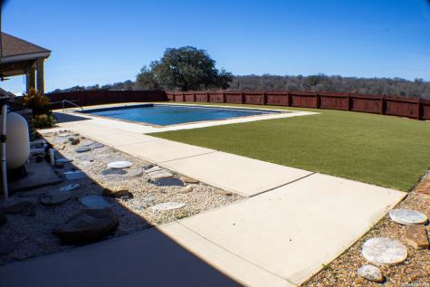 201 Abrego Lake Floresville TX 78114