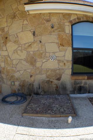 201 Abrego Lake Floresville TX 78114