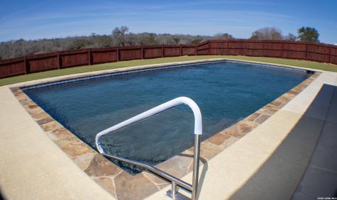 201 Abrego Lake Floresville TX 78114