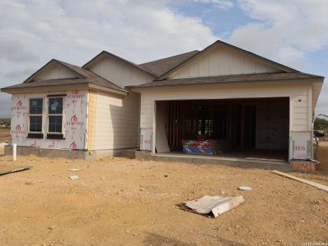 1024 Amber Lake Seguin TX 78155
