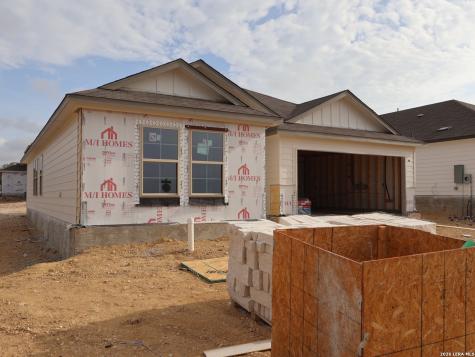 1024 Amber Lake Seguin TX 78155