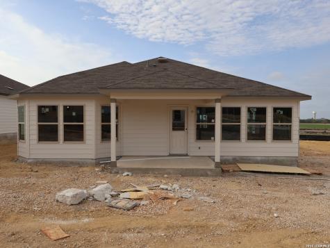 1024 Amber Lake Seguin TX 78155