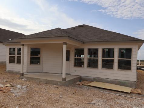 1024 Amber Lake Seguin TX 78155