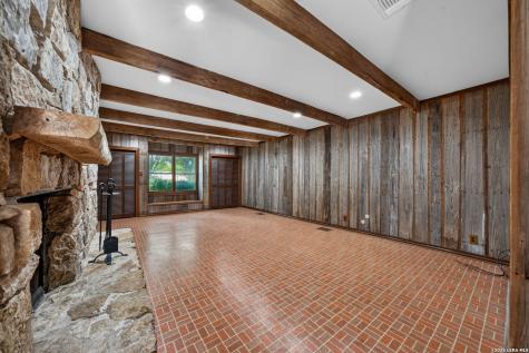 2634 County Road 4713 Lacoste TX 78039