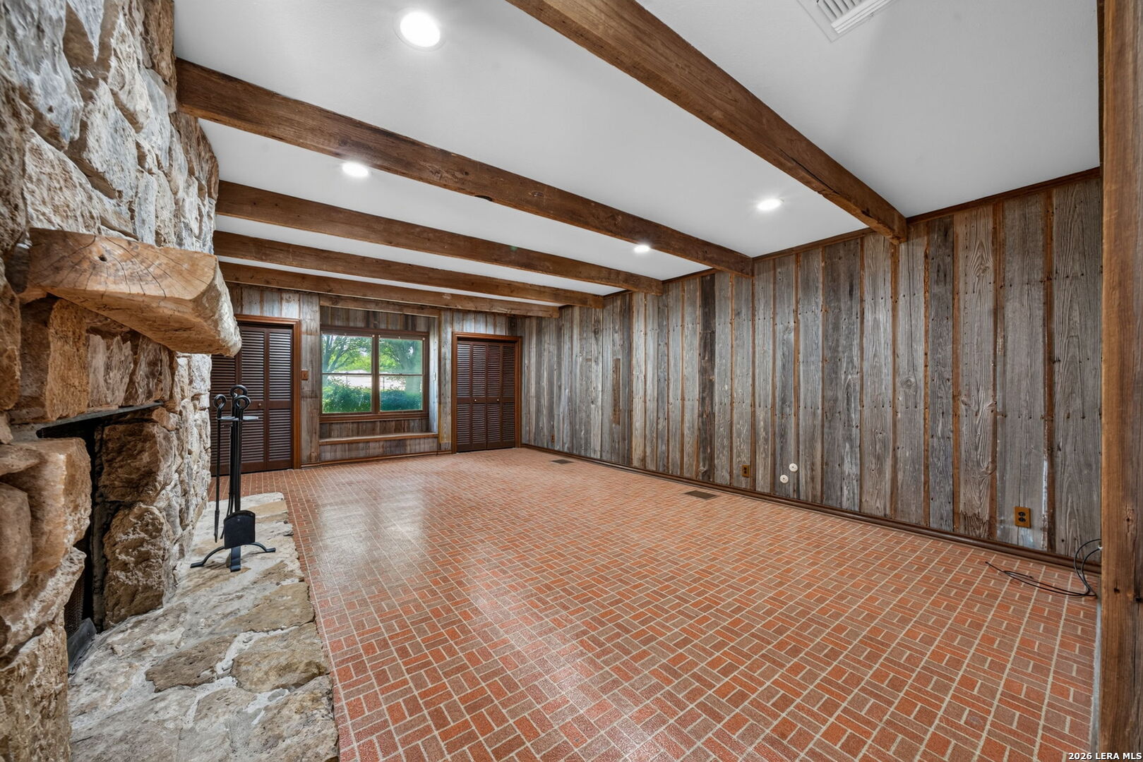 2634 County Road 4713 Lacoste TX 78039