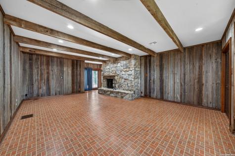2634 County Road 4713 Lacoste TX 78039