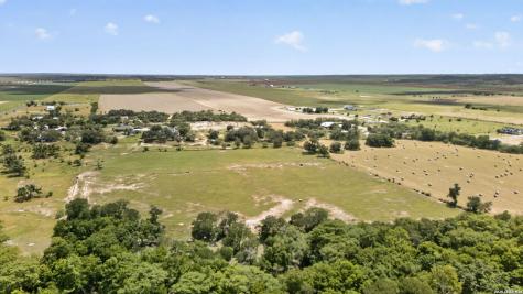 2634 County Road 4713 Lacoste TX 78039