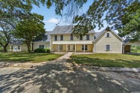 2634 County Road 4713 Lacoste TX 78039