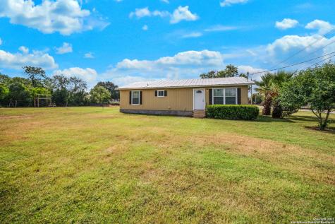 909 Waltom Avenue Jourdanton TX 78026