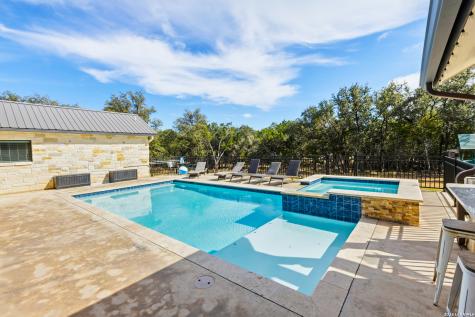 1723 Mountain Valley Concan TX 78838