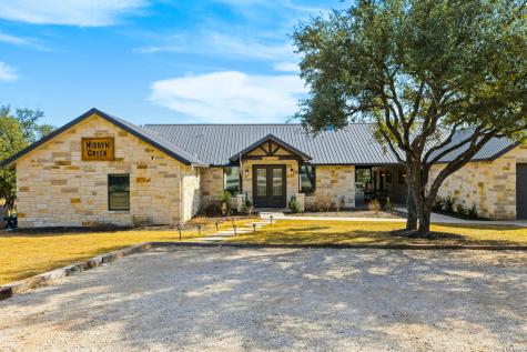 1723 Mountain Valley Concan TX 78838