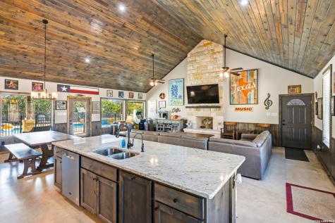 1723 Mountain Valley Concan TX 78838
