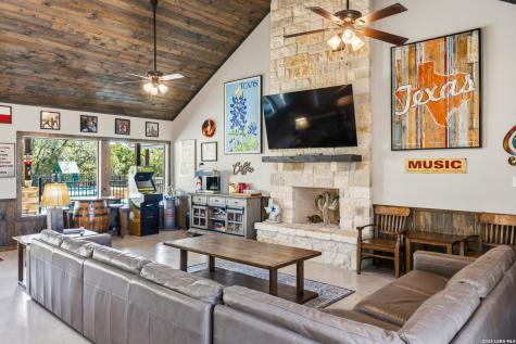 1723 Mountain Valley Concan TX 78838