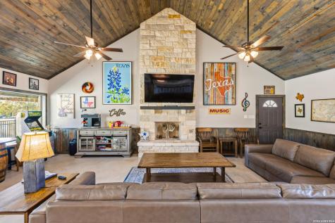 1723 Mountain Valley Concan TX 78838