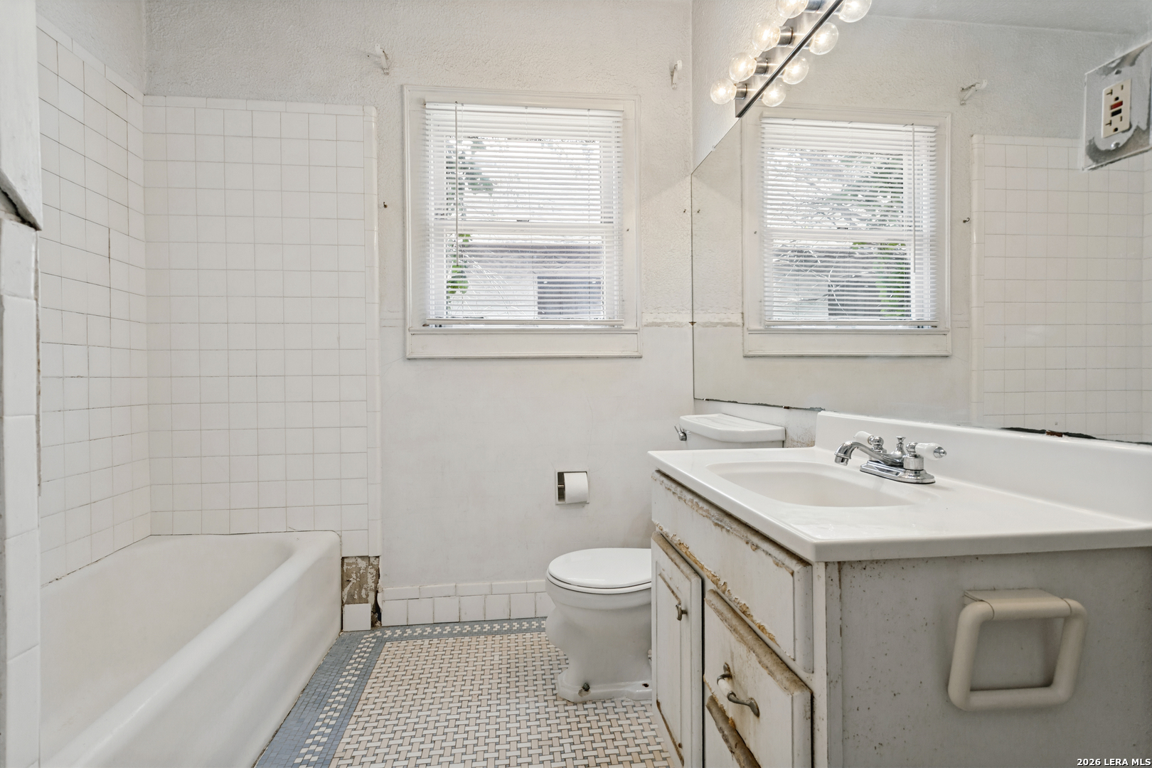 323 W Lullwood Avenue San Antonio TX 78212