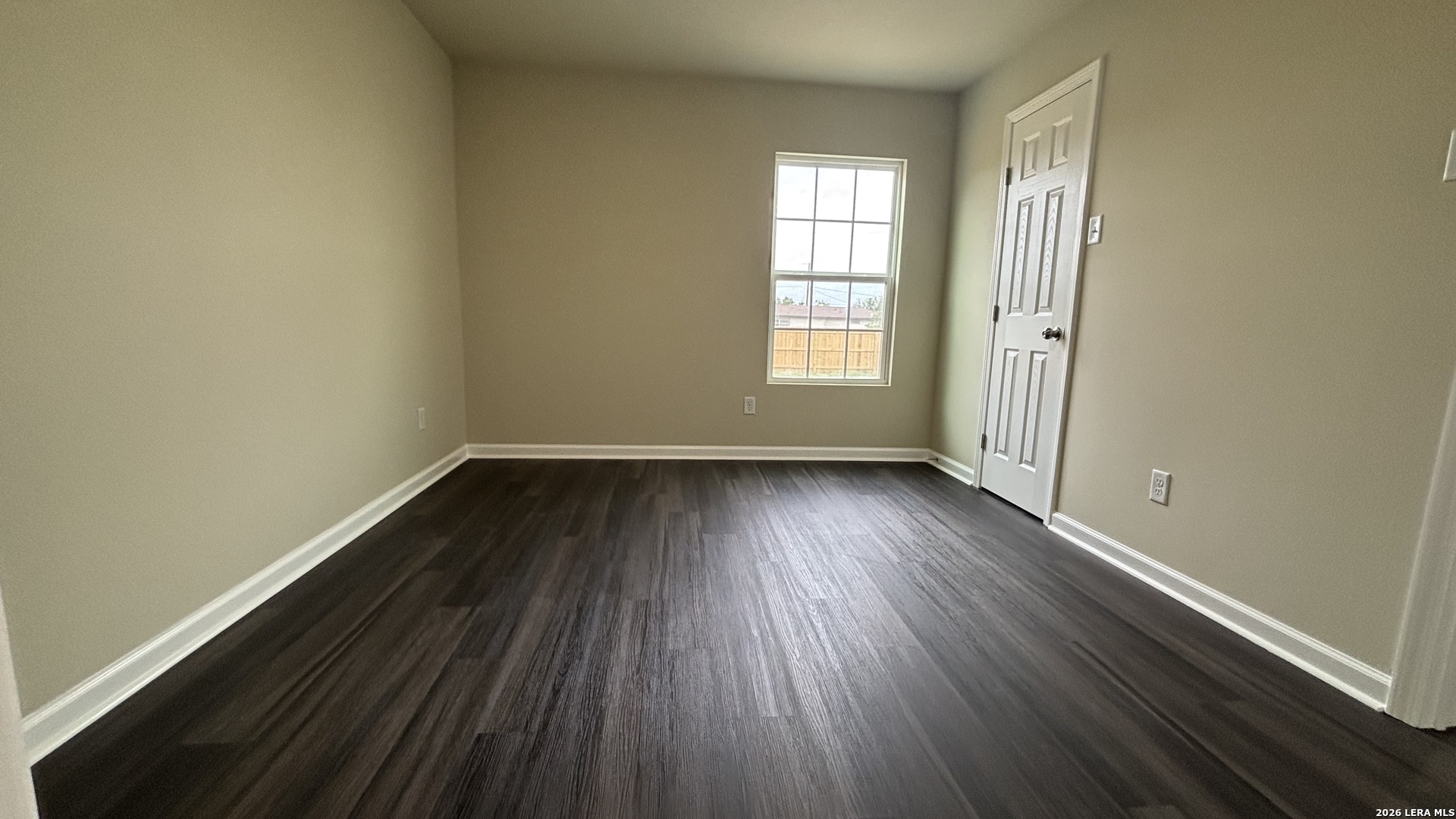 802 E 6th Nixon TX 78140