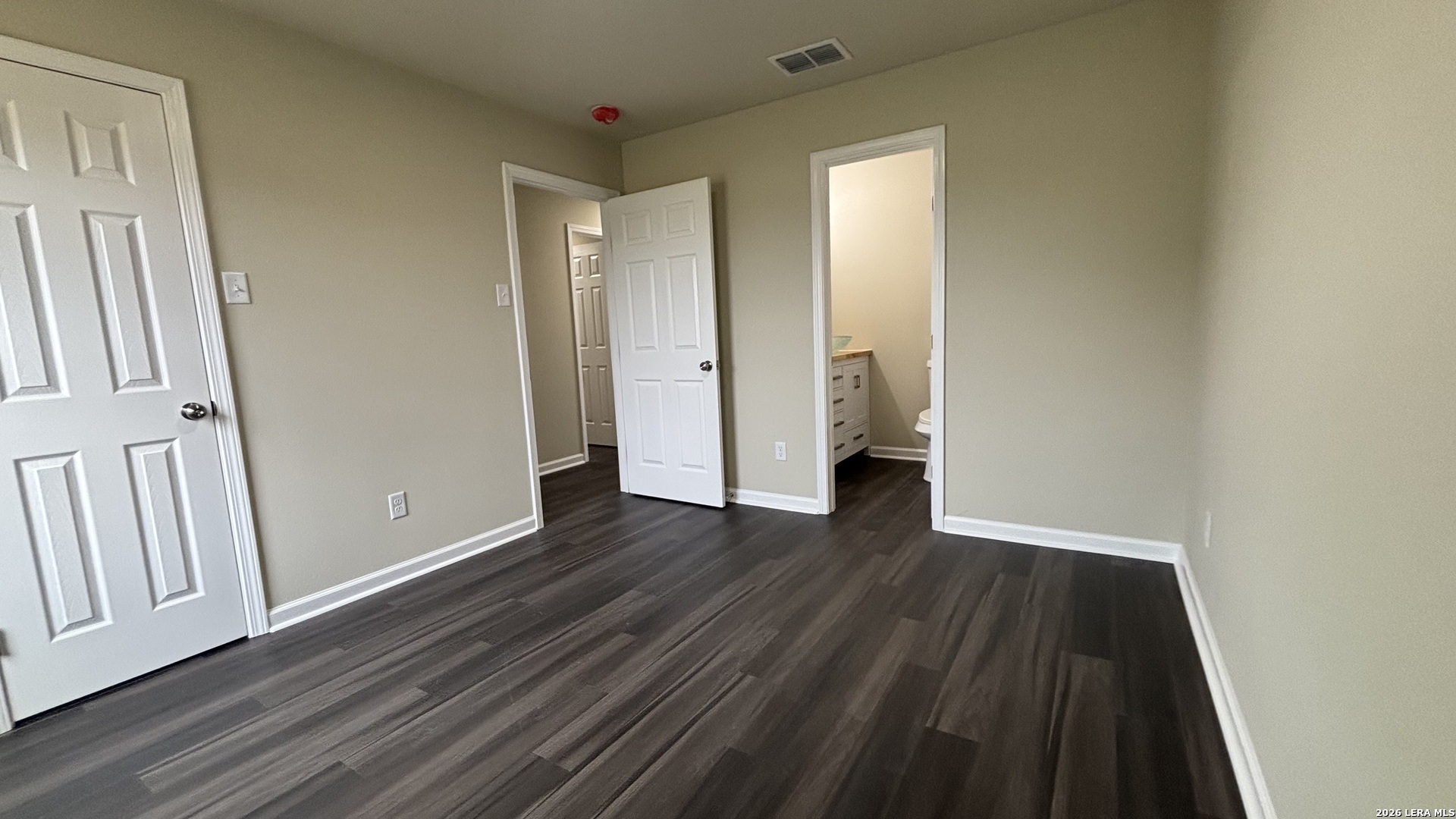 802 E 6th Nixon TX 78140