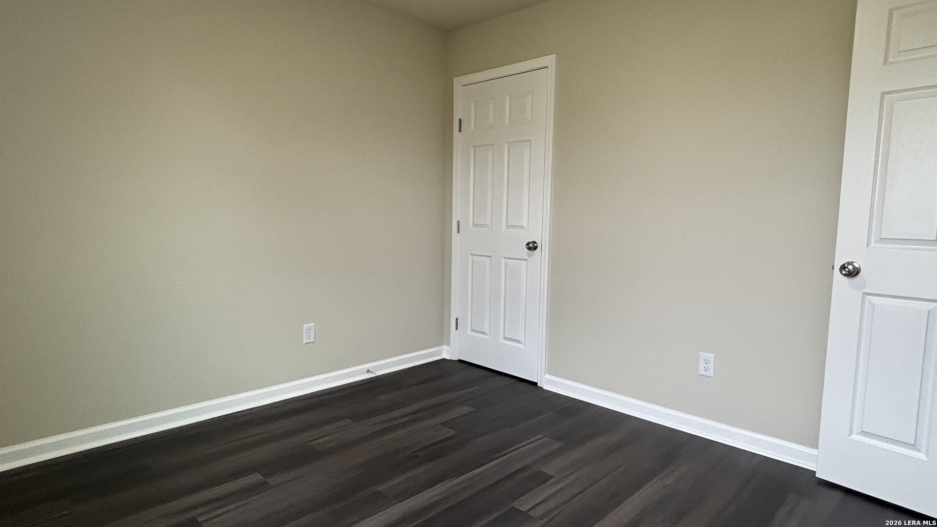 802 E 6th Nixon TX 78140