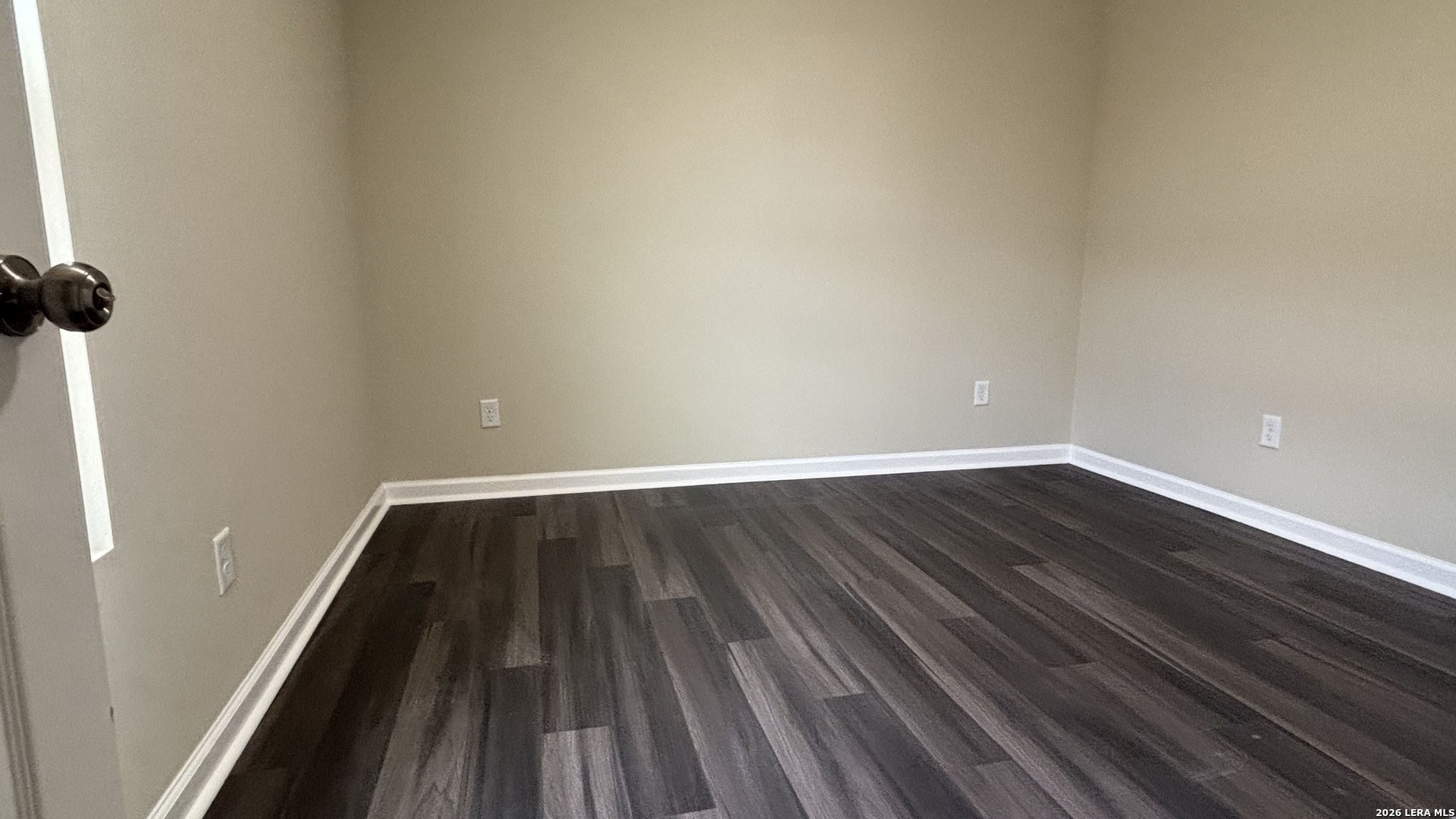 802 E 6th Nixon TX 78140