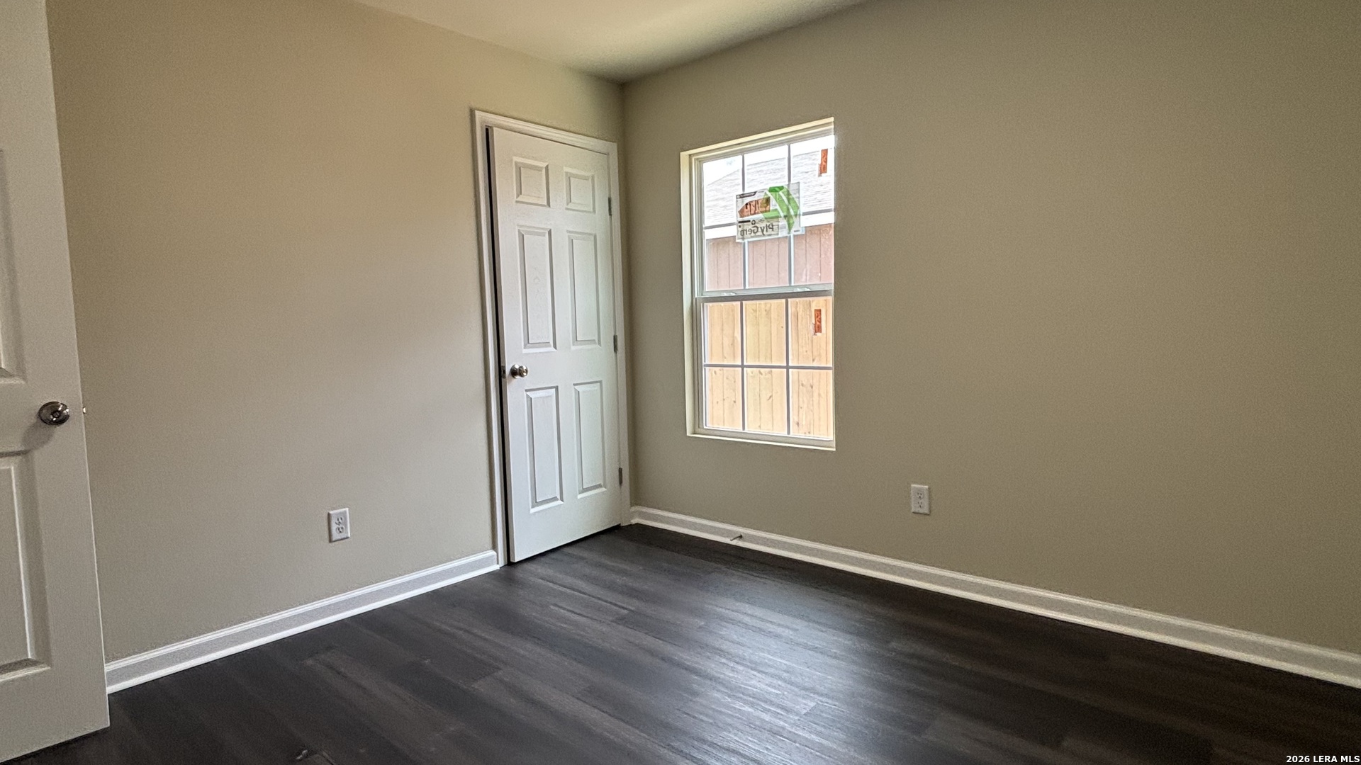 802 E 6th Nixon TX 78140