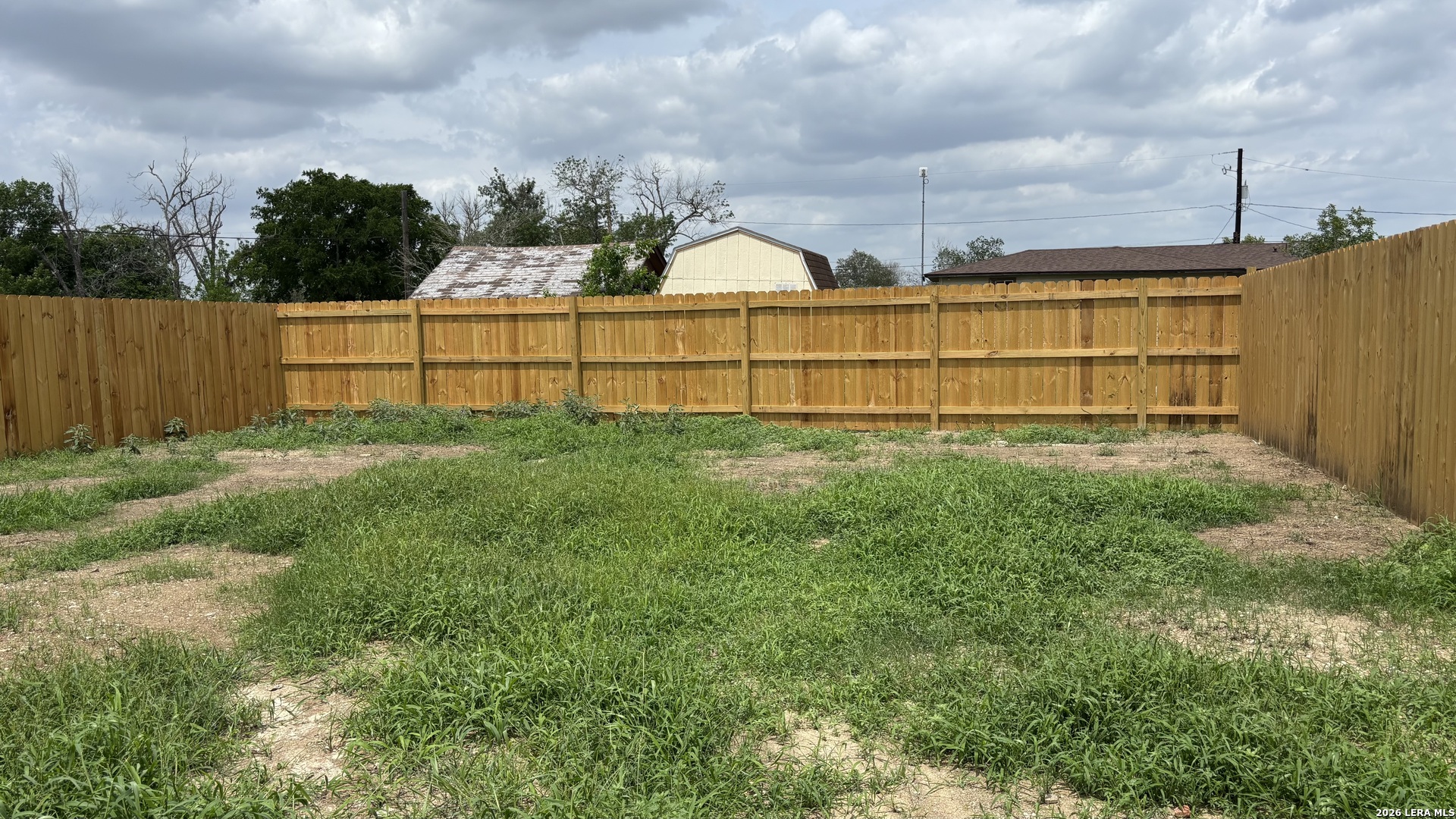 802 E 6th Nixon TX 78140