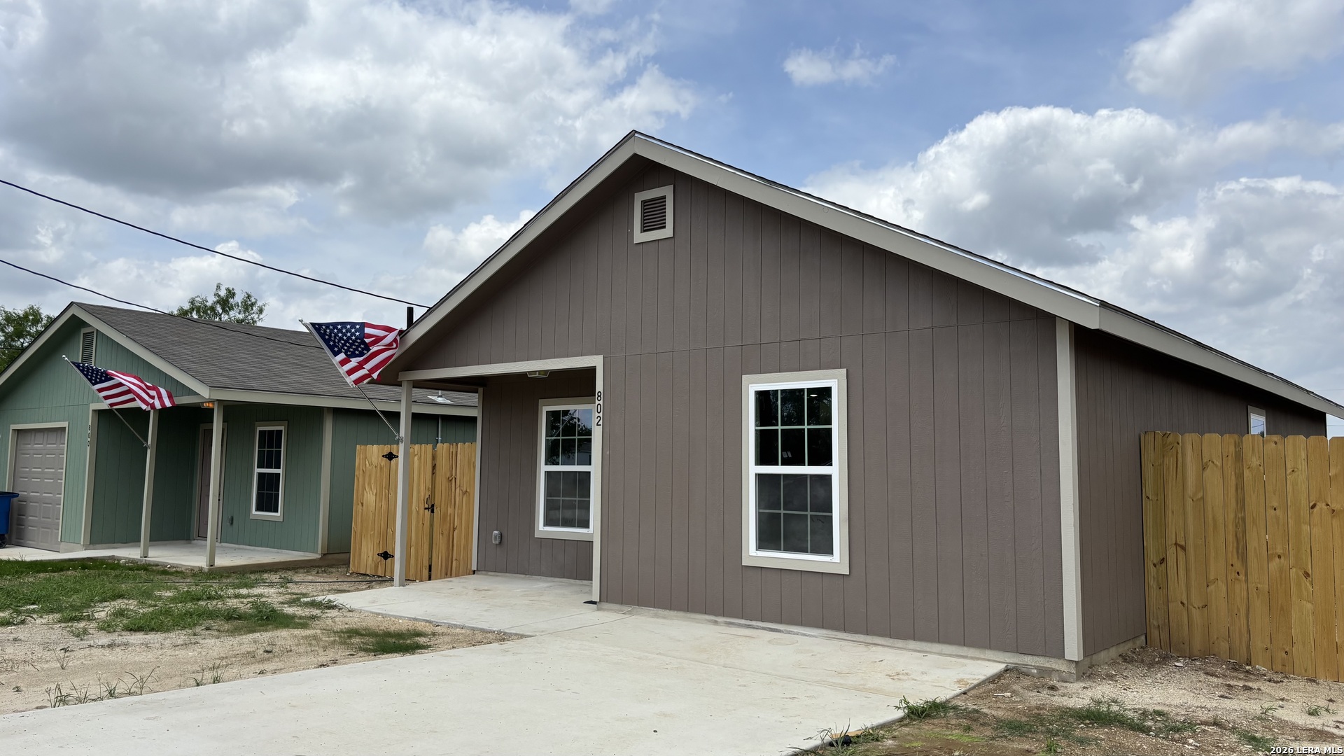 802 E 6th Nixon TX 78140