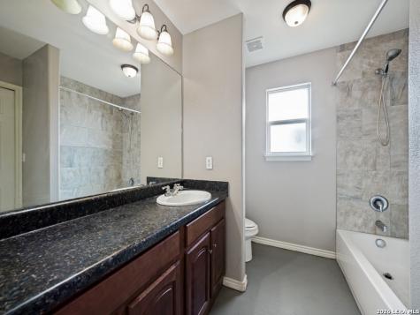 529 Indian Crossing Jourdanton TX 78026