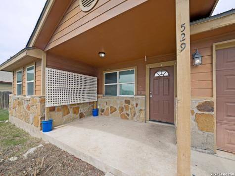 529 Indian Crossing Jourdanton TX 78026