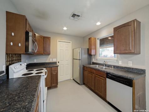 529 Indian Crossing Jourdanton TX 78026