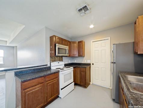 529 Indian Crossing Jourdanton TX 78026