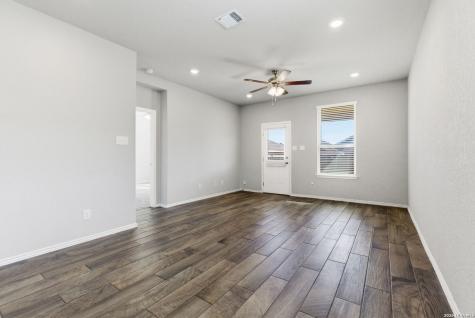 2521 Hiddenbrooke Trace Seguin TX 78155