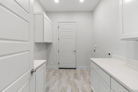 7310 Cresta Bulivar San Antonio TX 78256