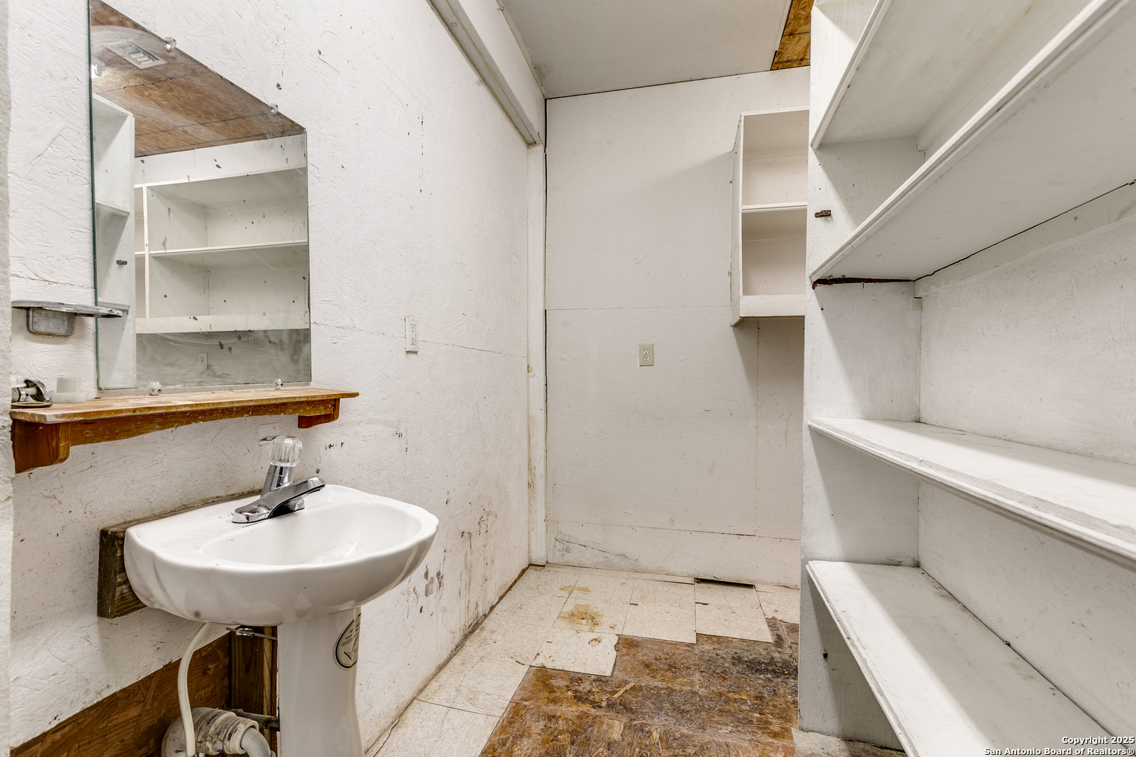 1022 S Hamilton San Antonio TX 78207
