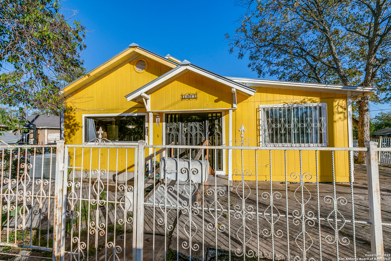 1022 S Hamilton San Antonio TX 78207