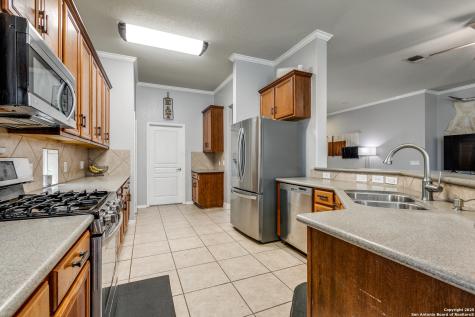 1018 Tumbling Oaks San Antonio TX 78260