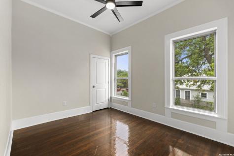 617 E Guenther San Antonio TX 78210