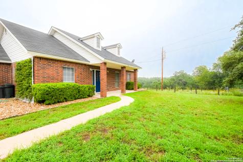 1853 Lakeview Drive Floresville TX 78114