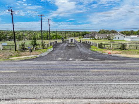 100 Timber Heights La Vernia TX 78121