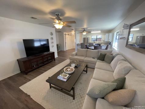 1408 33rd Street Hondo TX 78861