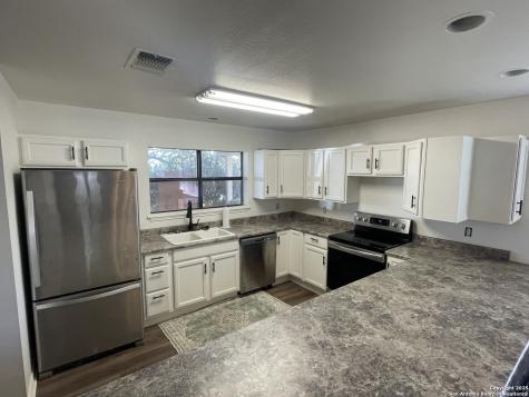 1408 33rd Street Hondo TX 78861