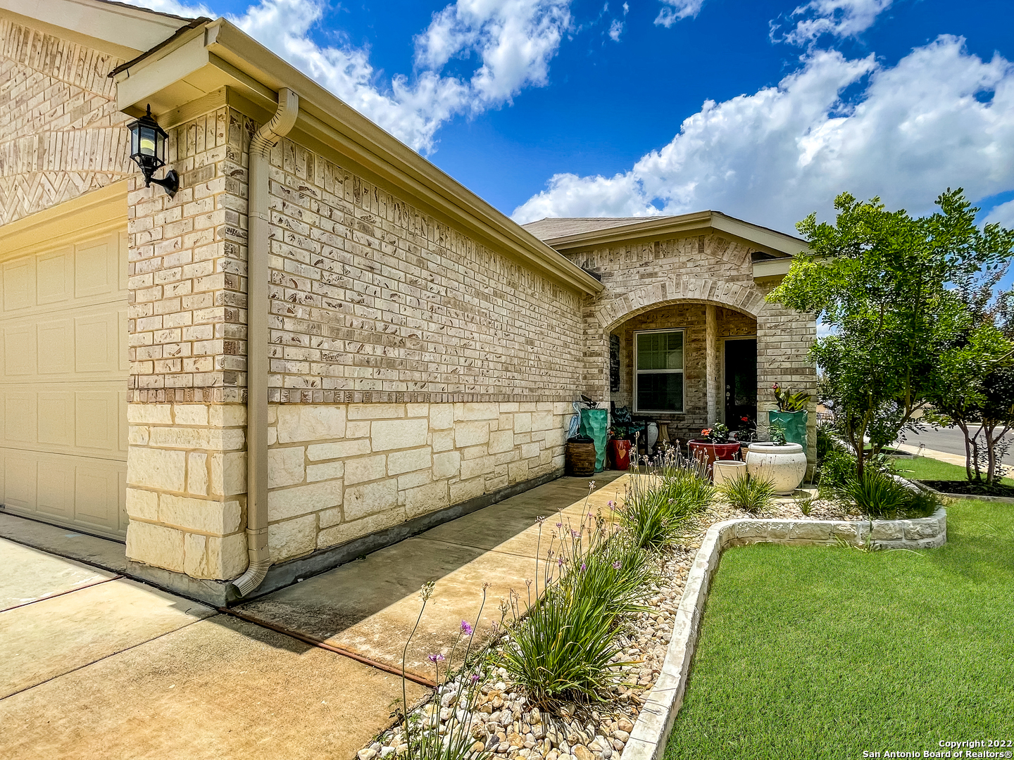 3363 Blossom Row San Antonio TX 78253