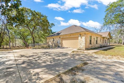 828 County Road 334 Stockdale TX 78160