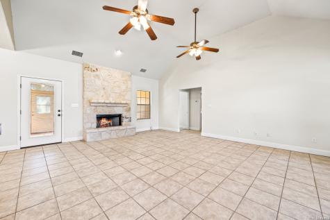 828 County Road 334 Stockdale TX 78160
