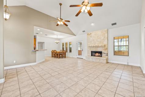 828 County Road 334 Stockdale TX 78160