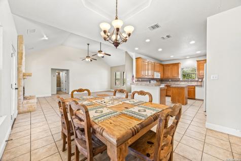 828 County Road 334 Stockdale TX 78160